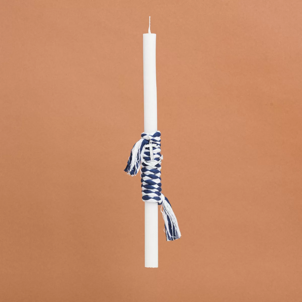 ΛΑΜΠΑΔΑ ΣΤΟΛΙΣΜΕΝΗ ΜΕ ΚΟΡΔΟΝΙ – ΑΓΚΥΡΑ