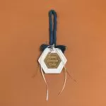 ΚΡΕΜΑΣΤΟ ΠΟΛΥΓΩΝΟ ΚΕΡΑΜΙΚΟ ΜΕ PLEXI ΑΓΑΠΗ ΕΥΤΥΧΙΑ ΥΓΕΙΑ ΠΕΤΡΟΛ