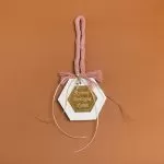 ΚΡΕΜΑΣΤΟ ΠΟΛΥΓΩΝΟ ΚΕΡΑΜΙΚΟ ΜΕ PLEXI ΑΓΑΠΗ ΕΥΤΥΧΙΑ ΥΓΕΙΑ ΣΑΠΙΟ ΜΗΛΟ