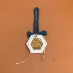 ΚΡΕΜΑΣΤΟ ΠΟΛΥΓΩΝΟ ΚΕΡΑΜΙΚΟ ΜΕ PLEXI MERRY CHRISTMAS ΠΕΤΡΟΛ