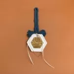 ΚΡΕΜΑΣΤΟ ΠΟΛΥΓΩΝΟ ΚΕΡΑΜΙΚΟ ΜΕ PLEXI ΧΡΙΣΤ. ΧΩΡΙΟ ΠΕΤΡΟΛ