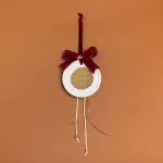 ΚΡΕΜΑΣΤΟ ΣΤΡΟΓΓΥΛΟ ΚΕΡΑΜΙΚΟ ME PLEXI ΑΓΑΠΗ ΕΥΤΥΧΙΑ ΥΓΕΙΑ ΜΠΟΡΝΤΩ