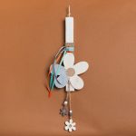 ΛΑΜΠΑΔΑ 33cm ΞΥΛΙΝΗ ΜΑΡΓΑΡΙΤΑ ΕΚΡΟΥ ΣΕ ΣΥΣΚΕΥΑΣΙΑ ΔΩΡΟΥ