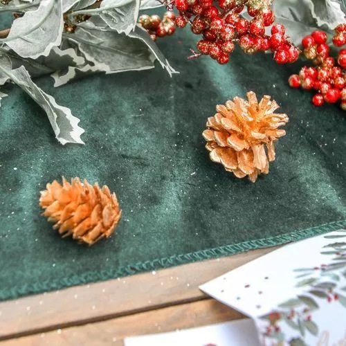 6 κουκουνάρια ματ χρυσό περίπου 5 cm