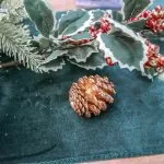 6 κουκουνάρια ματ χρυσό περίπου 5 cm