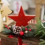 Αστέρι ξύλινο κόκκινο λούστρο με ασημί γκλίτερ 10.5 x 10.5 x 1.5 cm