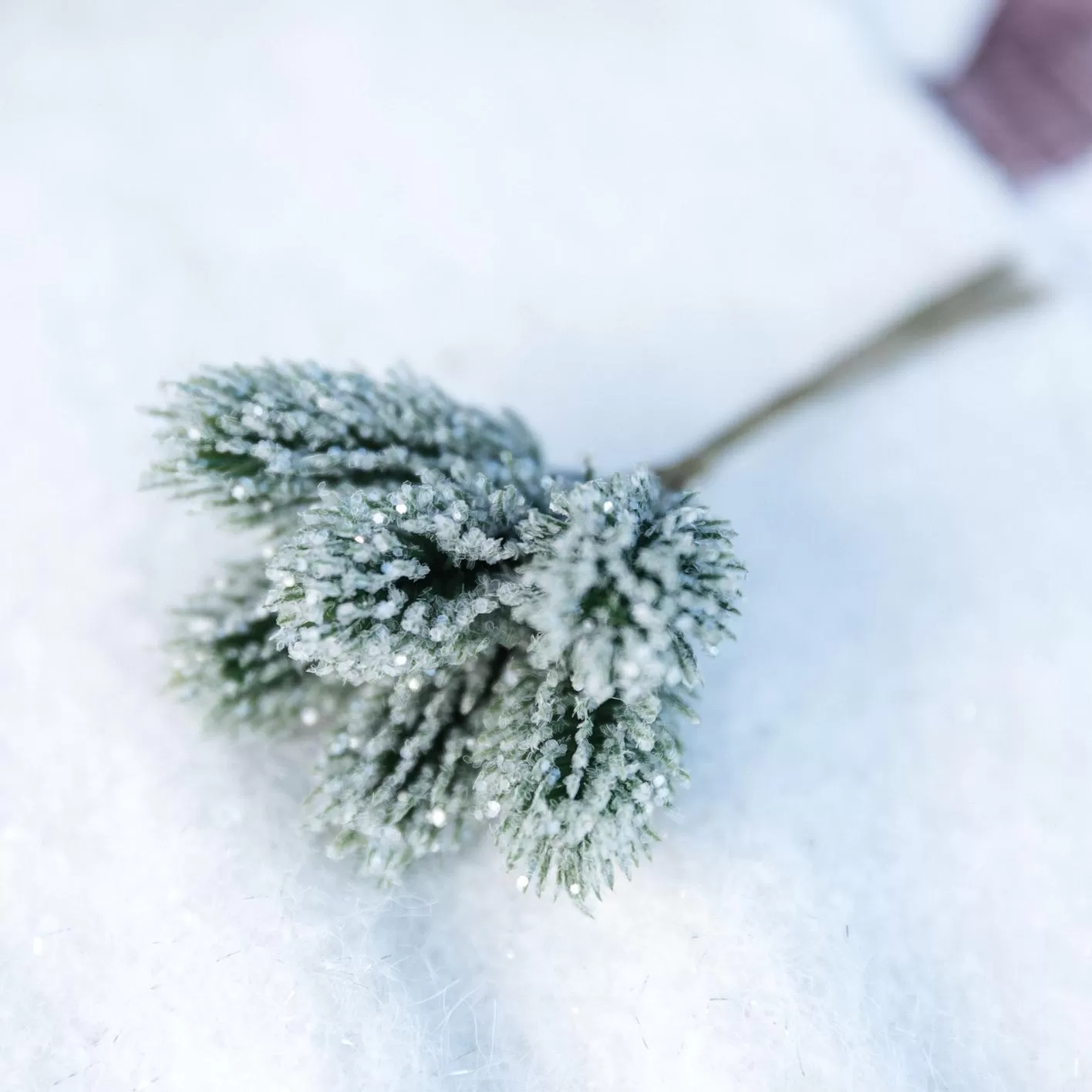 6 κλαδιά έλατου πράσινα με ιριδίζον γκλίτερ 14.5 cm