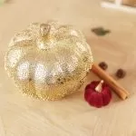 Κεραμική κολοκύθα χρυσή με ανάγλυφο σχέδιο Ø12 x 10.5 cm