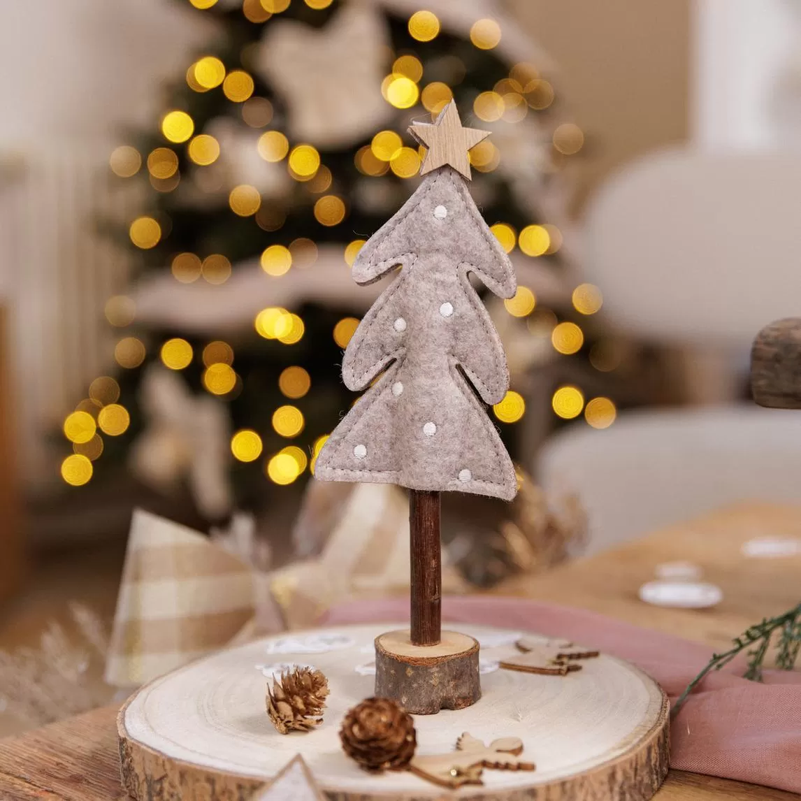 Δέντρο με Αστέρι σε Ξύλινη Βάση, Τσόχα Ταμπά και Λευκή Κεντητή Διακόσμηση 21 x 7,5 cm