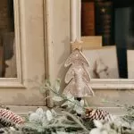 Δέντρο με Αστέρι σε Ξύλινη Βάση, Τσόχα Ταμπά και Λευκή Κεντητή Διακόσμηση 21 x 7,5 cm