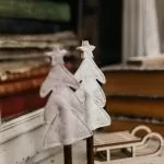 Δέντρο με Αστέρι σε Ξύλινη Βάση, Λευκή Τσόχα και Χρυσή Κεντητή Διακόσμηση 21 x 7,5 cm