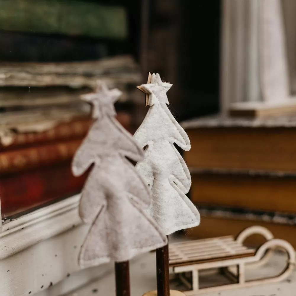 Δέντρο με Αστέρι σε Ξύλινη Βάση, Λευκή Τσόχα και Χρυσή Κεντητή Διακόσμηση 21 x 7,5 cm