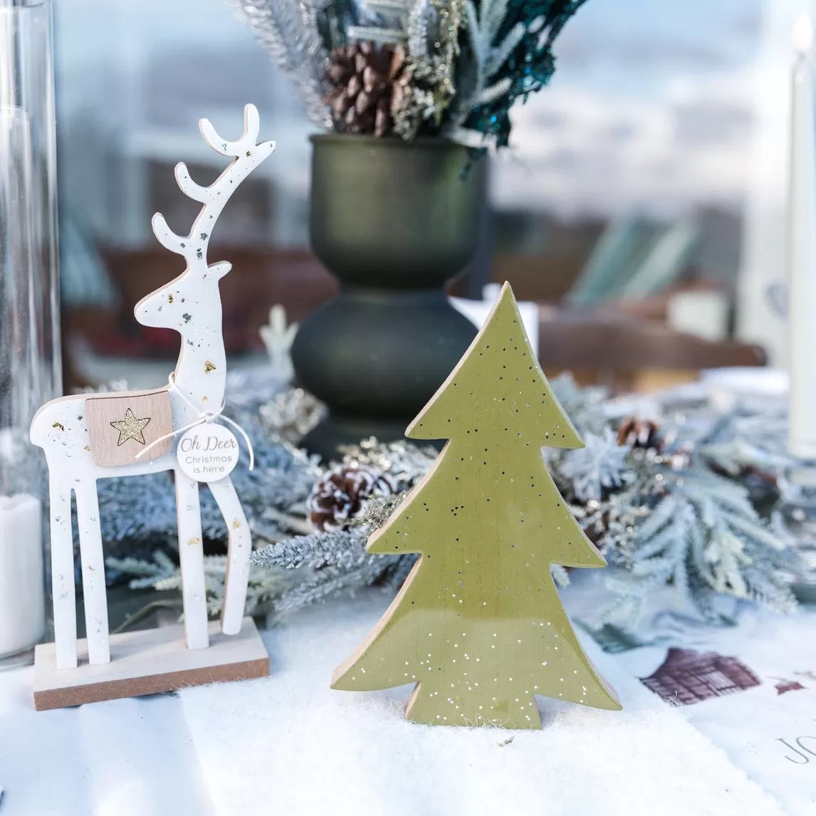 Διακοσμητικός Τάρανδος με Μικρά Αστέρια, Λευκό Ξύλο & Χρυσό-Ασημί Γκλίτερ 10x25x5cm