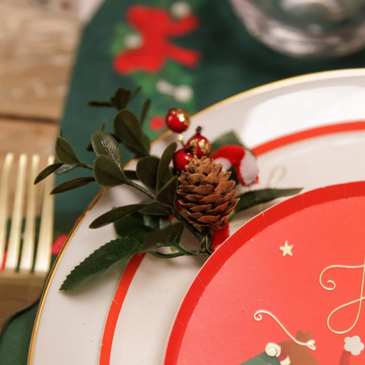 Χριστουγεννιάτικο κλαδί γλυκό κόκκινο με χρυσό γκλίτερ 13 cm